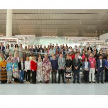 All the delegates to the 2018 EIFL General Assembly standing in Qatar National Library.