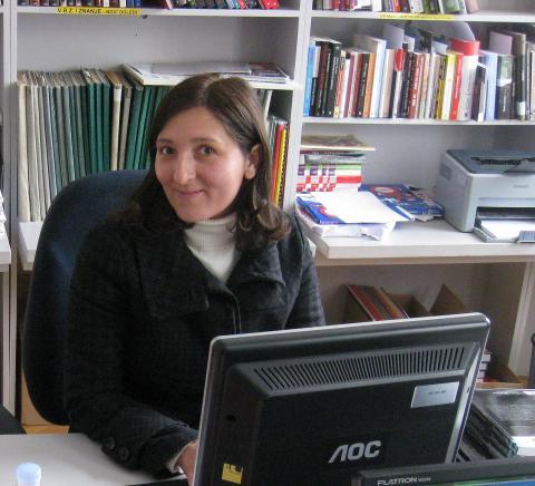 Free access to library computers has helped Ms Ljiljana Car, a Roma student, with her studies.