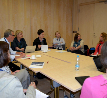 Iryna Kuchma, Open Access Programme Manager facilitates a cafe-type discussion at the FOSTER/PASTEUR4OA workshop ‘Open Access Policy for Europe: the Implications for European Research Libraries’. Iryna Kuchma, EIFL Open Access Programme Manager facilitates a cafe-type discussion at the FOSTER/PASTEUR4OA workshop ‘Open Access Policy for Europe: the Implications for European Research Libraries’.