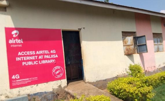 Palisa Public Library showing sign offering public internet access.