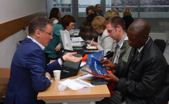 Librarians from EIFL partner countries meet publishers during ‘speed dating’ sessions at the EIFL General Assembly 2016, which took place in November in Chisinau, Moldava. Librarians and publishers at a long table, speaking to each other