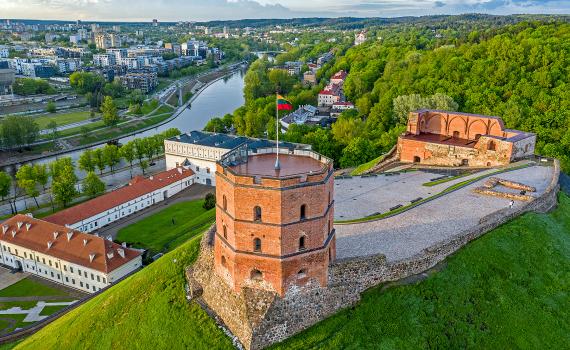 Photo of Gediminas Castle Tower, overlooking the city of Vilnius. Photo by Augustas Didzgalvis, CC BY-SA 4.0.