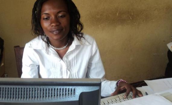Immaculate Nyakato of Hoima Nursing School is a regular visitor to Hoima Public Library’s e-health corner. A nurse practising her computer skills in the library.