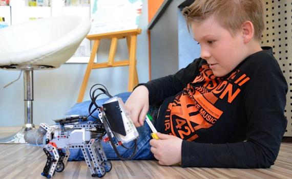 In the library’s new ‘ITLab’, children learn to make robots and programme them to move.