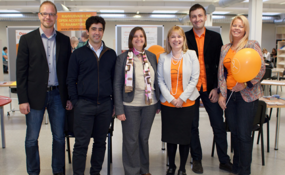 EIFL-OA Manager Iryna Kuchma (middle) with organizers and speakers at OA Week. Photo credit: Henri Kirs/Tartu Ülikool EIFL-OA Manager Iryna Kuchma (middle) with organizers and speakers at OA Week. Photo credit: Henri Kirs/Tartu Ülikool